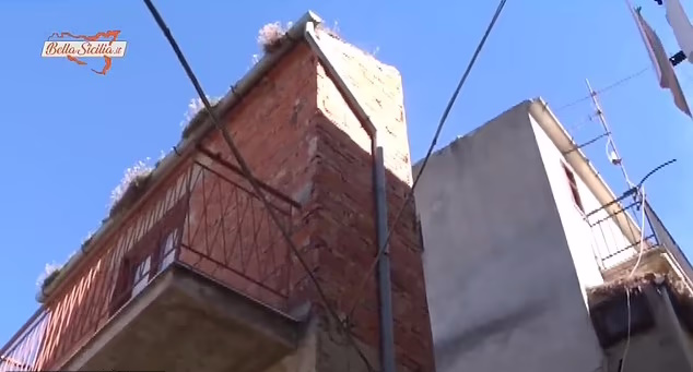 ماجرای شخصی که از روی کینه ورزی با همسایه اش خانه‌ای به عرض ۹۰ سانتیمتر ساخت