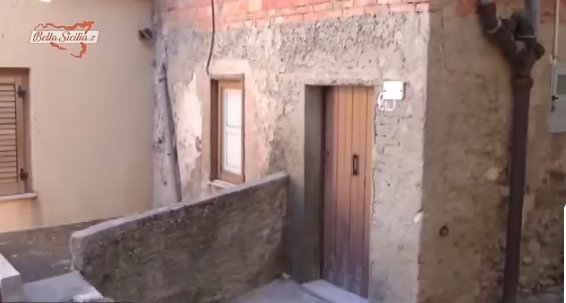 ماجرای شخصی که از روی کینه ورزی با همسایه اش خانه‌ای به عرض ۹۰ سانتیمتر ساخت