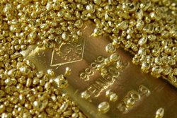 طلا در مسیر ارزانی بیشتر گام برداشت