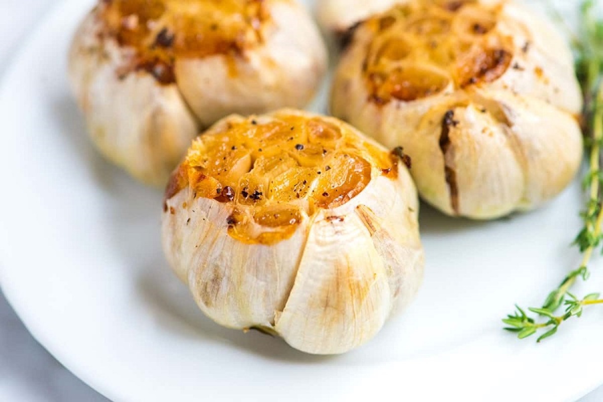 طرز تهیه سیر کبابی در فر