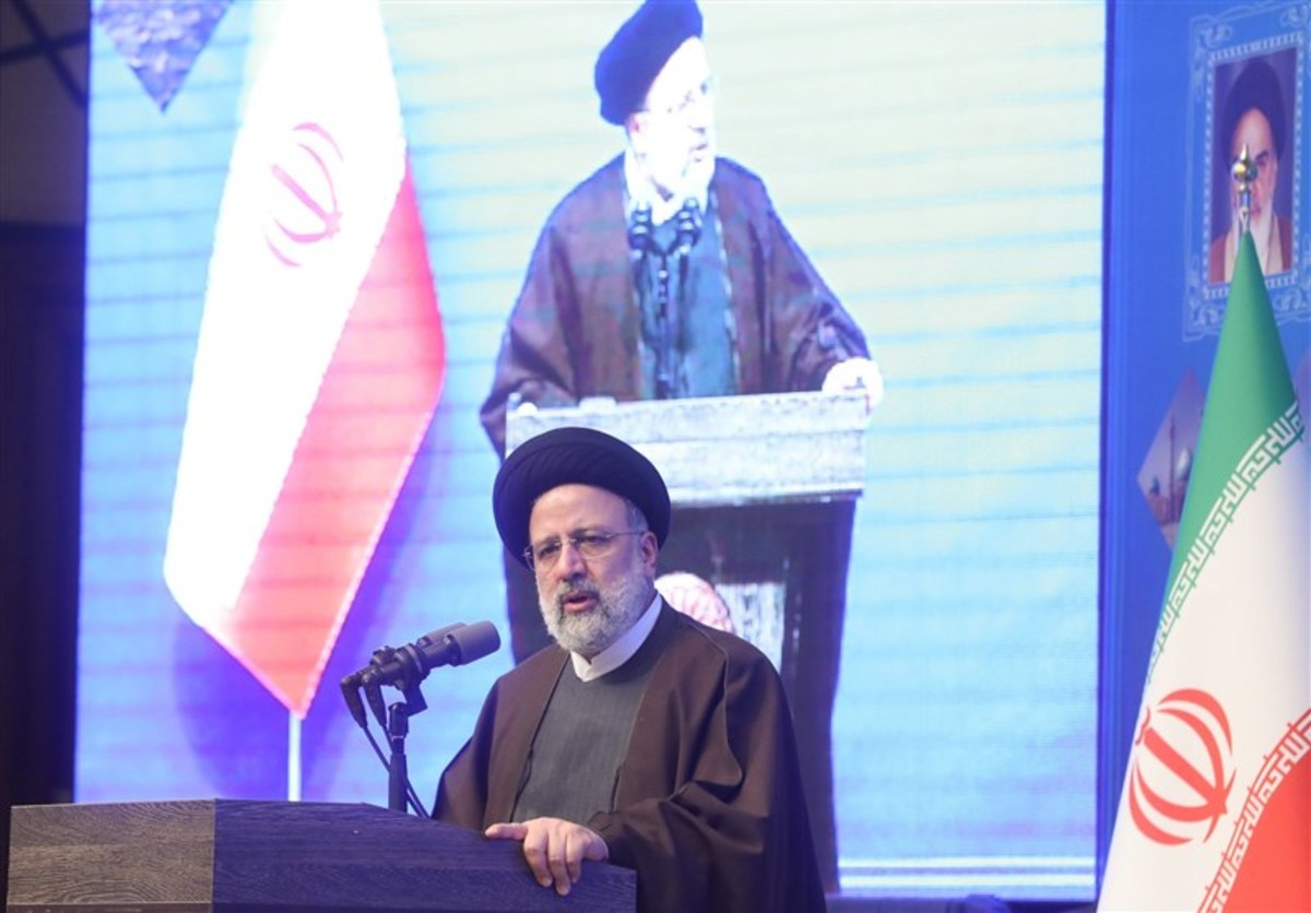 رئیسی: به هیچ وجه نمی‌خواهیم قیمت بنزین را افزایش دهیم/ در حال بررسی طرح‌هایی هستیم که نحوه توزیع بنزین را عادلانه کند