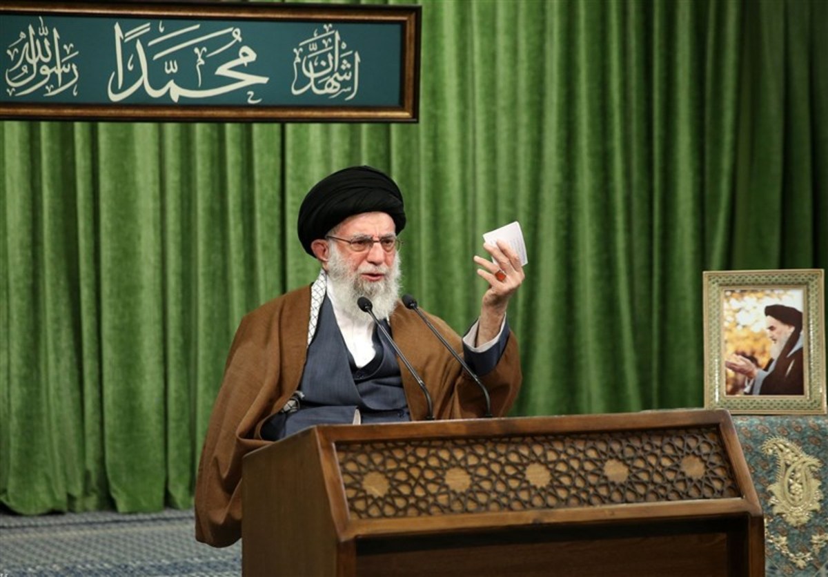 فضای مجازی زیر کلید مستکبران/ رهبر معظم انقلاب: نمی‌توانیم در مقابل مدیریت فضای مجازی توسط دشمن بیکار بنشینیم
