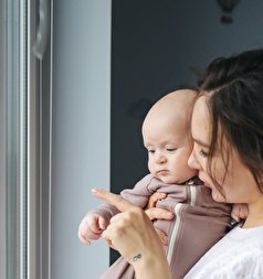 ۱۰ نکته تربیتی-مراقبتی مورد توجه والدین برای رشد از نوزاد