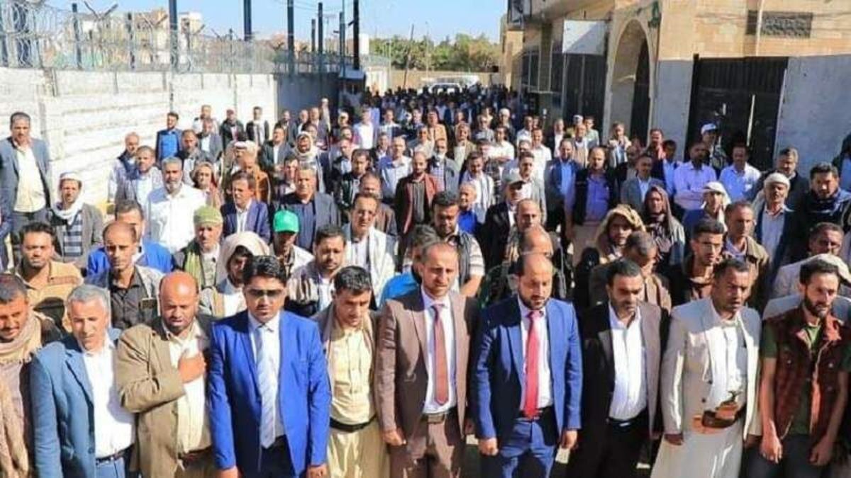 تجمع یمنی‌ها در مقابل دفتر سازمان ملل در اعتراض به توقیف نفتکش‌ها توسط سعودی‌ها