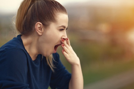 دلیل خمیازه کشیدن هنگام ورزش و عوارض آن