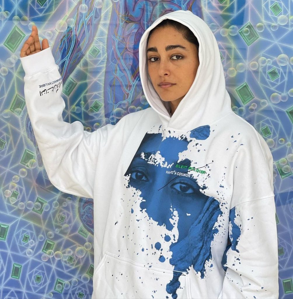 تیموتی شالامی لباسی منقش به تصویر گلشیفته فراهانی به تن کرد