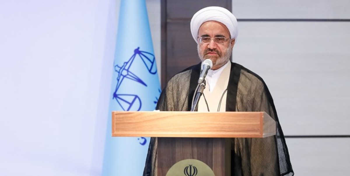 وکیلی که نظام را قبول ندارد، صلاحیت وکالت ندارد