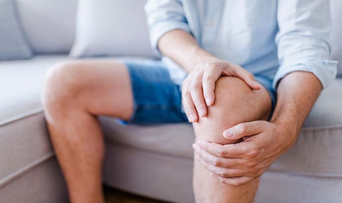 معرفی ناهنجاری پای ضربدری و درمان آن با ۵ حرکت اصلاحی فوق‌العاده