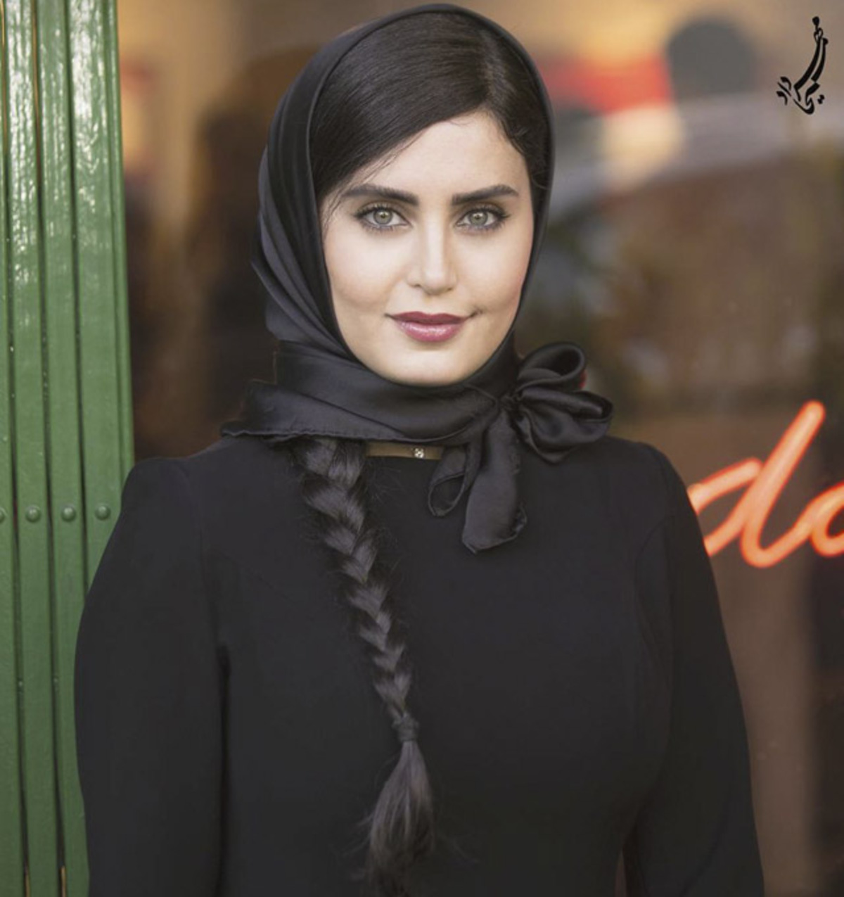 و اما بشنوید از سانسور حرفه ای الناز شاکر دوست ! و حقایق عجیب در مورد این خانم جذاب