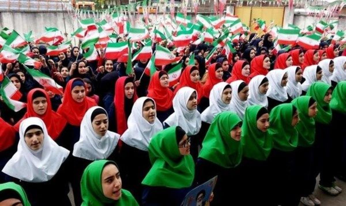 انقلاب اسلامی، بالنده و مقتدر؛ شعار فرهنگیان و دانش‌آموزان در دهه فجر ۱۴۰۰