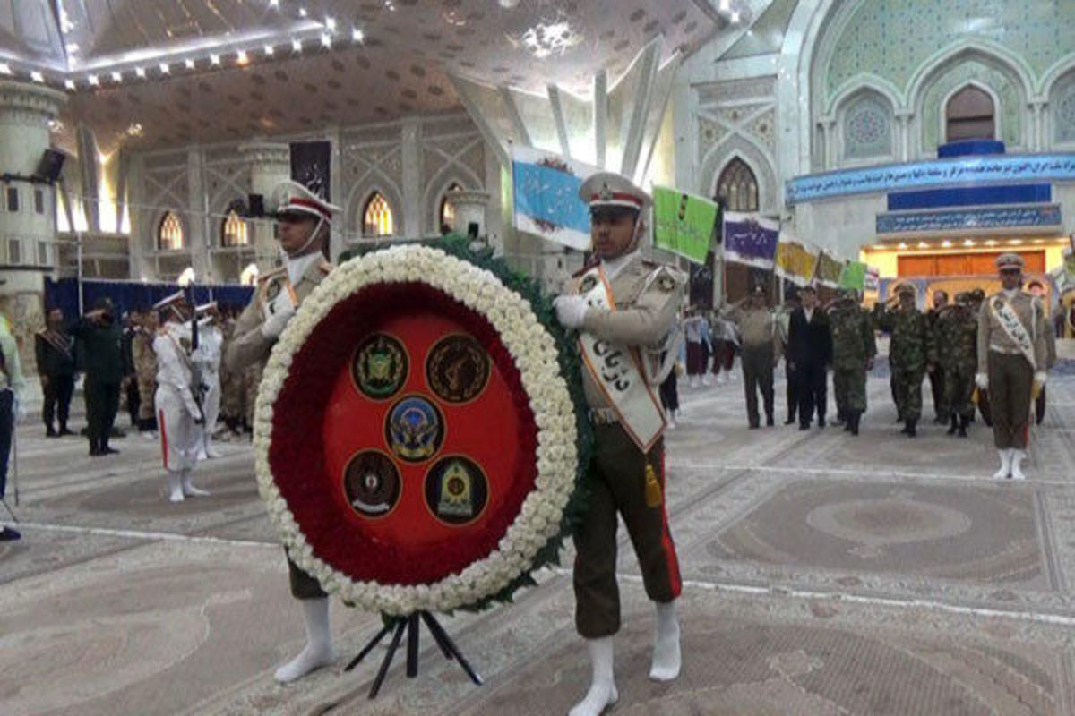 فرماندهان و کارکنان نیرو‌های مسلح با آرمان‌های امام راحل تجدید میثاق کردند