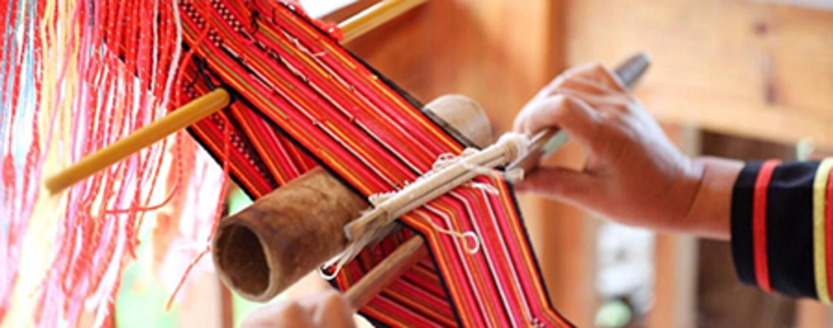 صنایع دستی بافتنی از معروف‌ترین و قدیمی‌ترین صنایع دستی ایران