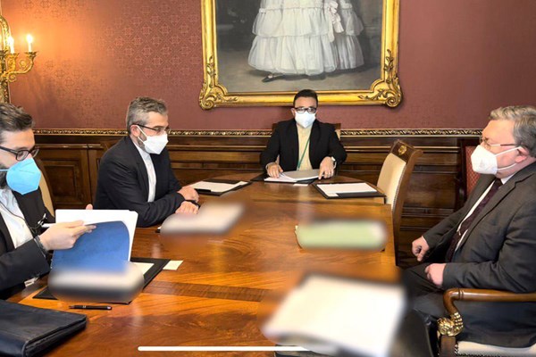 رایزنی هیأت‌های ایران و اتحادیه اروپا در وین/ گفت‌وگوی باقری و اولیانوف