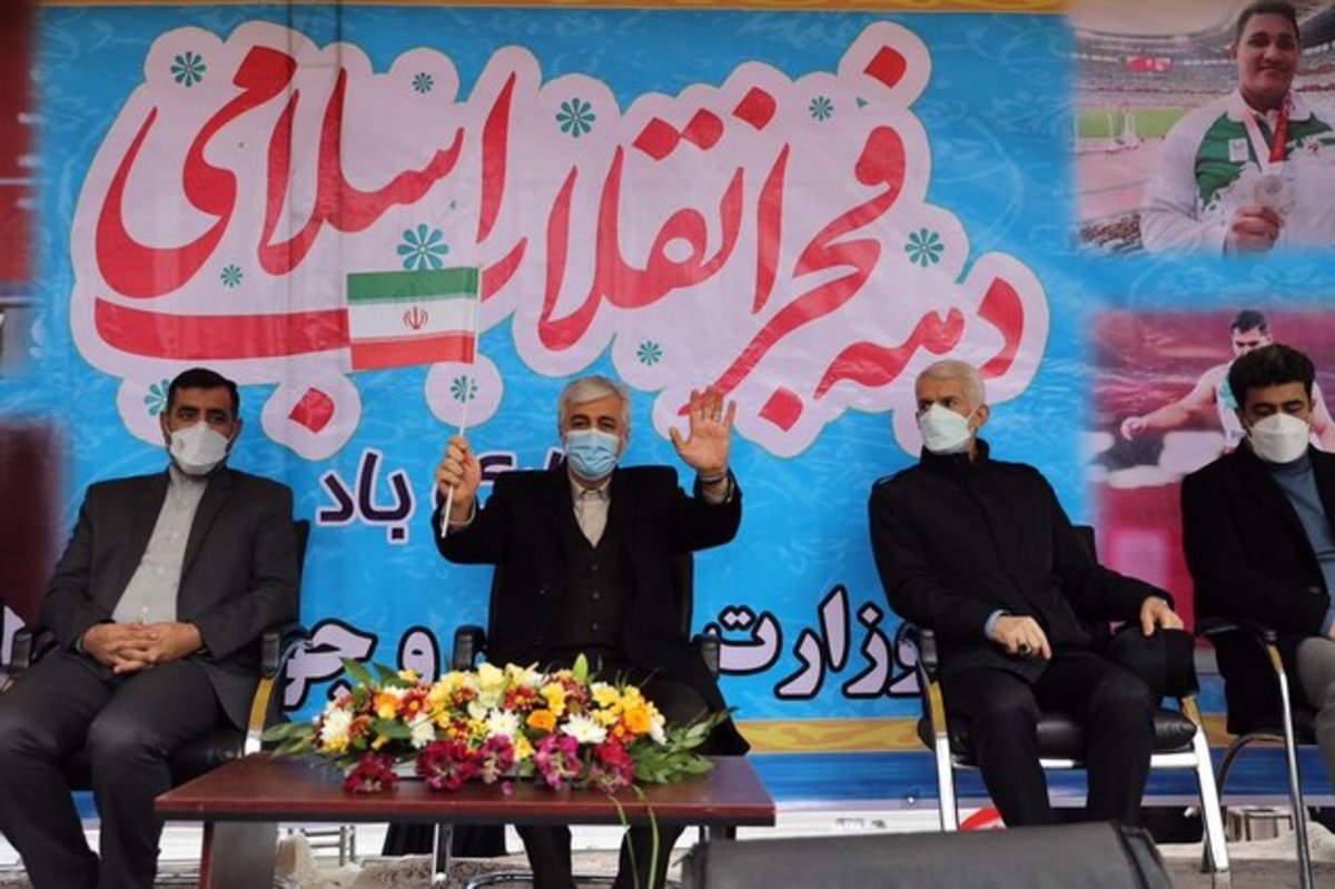 حضور وزیر ورزش و جوانان در راهپیمایی یوم الله ۲۲ بهمن