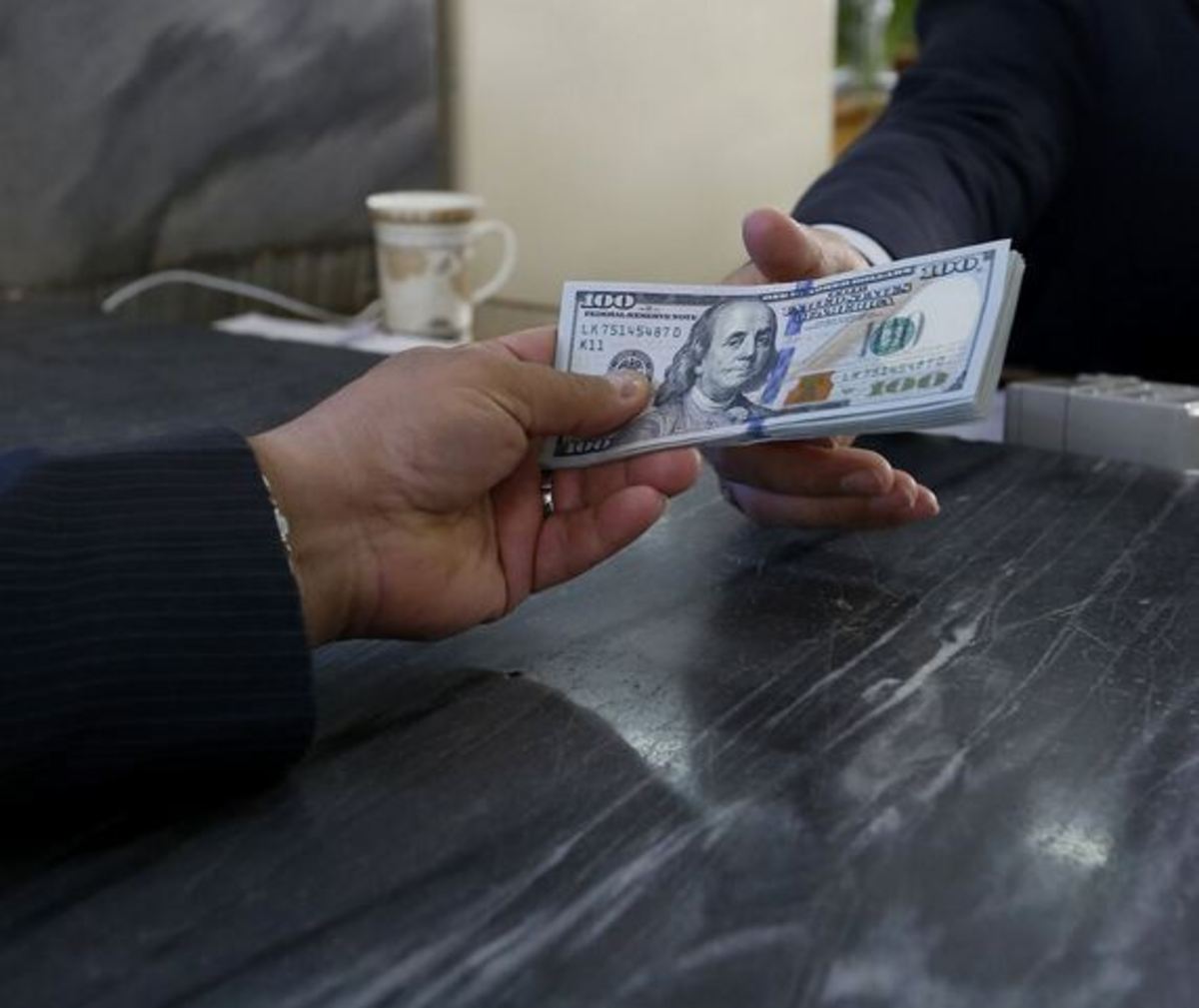 دلار ۲۵ هزار و ۳۳۷ تومان قیمت خورد