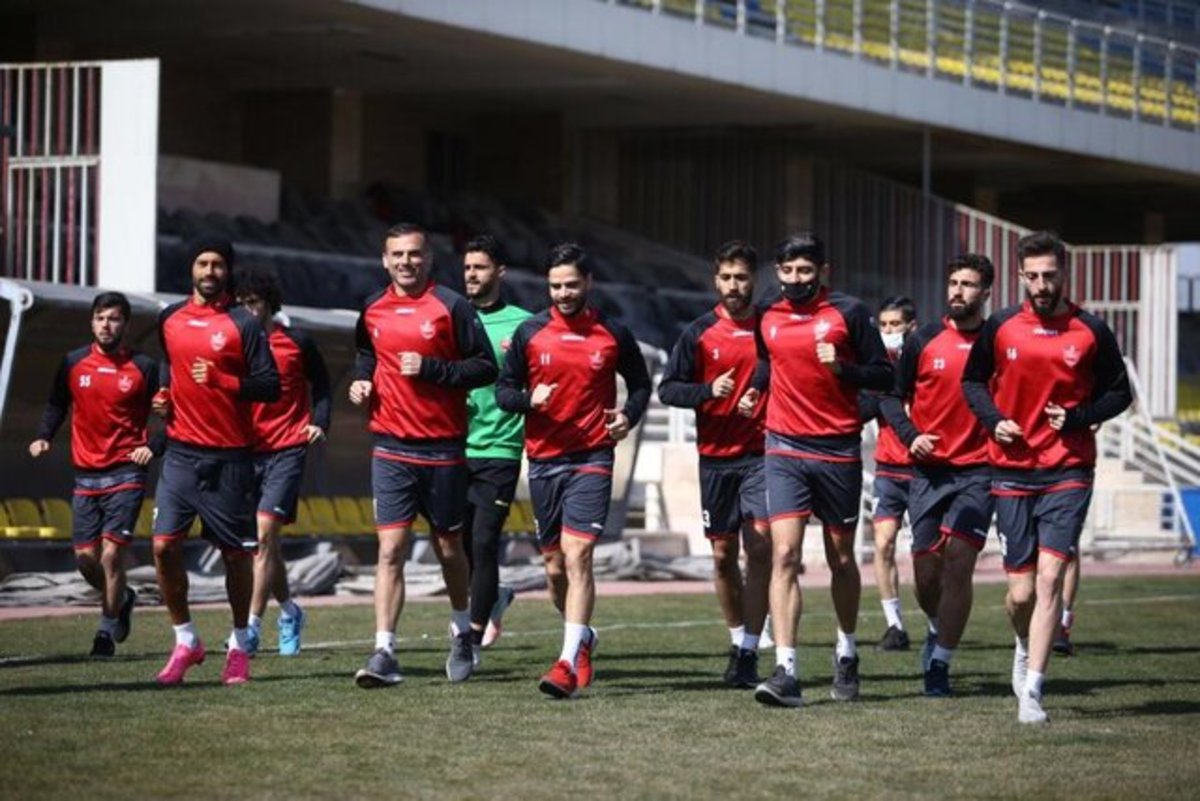 خان‌محمدی: کادر فنی باید حواشی حضور رضاییان را جمع کند/ پرسپولیس بازیکنان خارجی خوبی گرفته است
