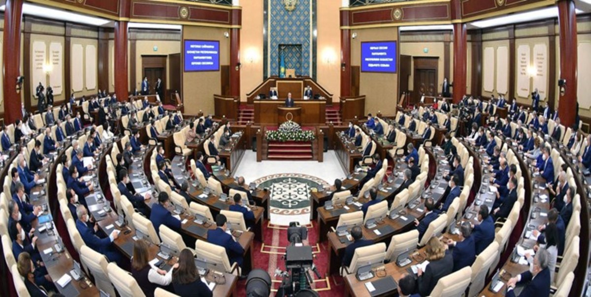 پارلمان قزاقستان توافقنامه همکاری نظامی با روسیه را تصویب کرد