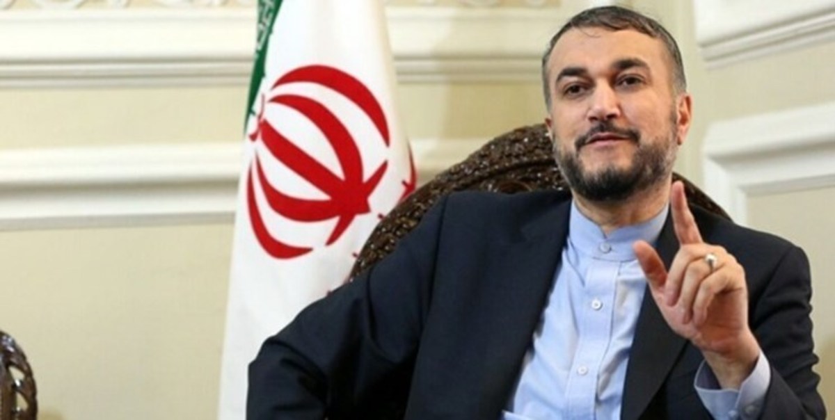 طلاب حوزه علمیه: ساده‌لوحی روحانی و ظریف را تکرار نکنید