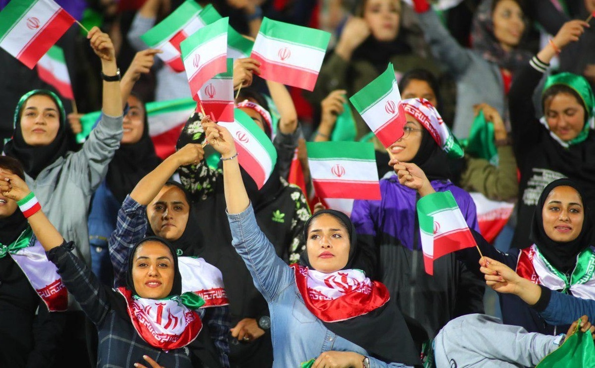 وزیر گردشگری در‌های بسته استادیوم به روی تماشاگران باز خواهد کرد؟