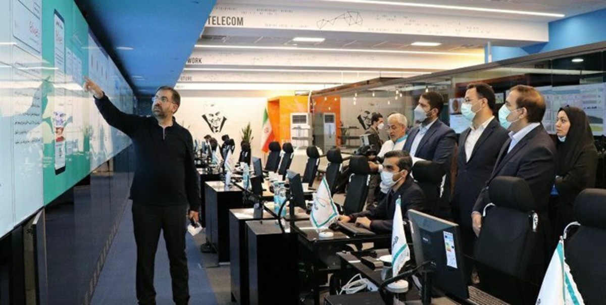 بازدید معاون قوه قضائیه از مرکز مانیتورینگ پلتفرم‌های دیجیتال همراه اول