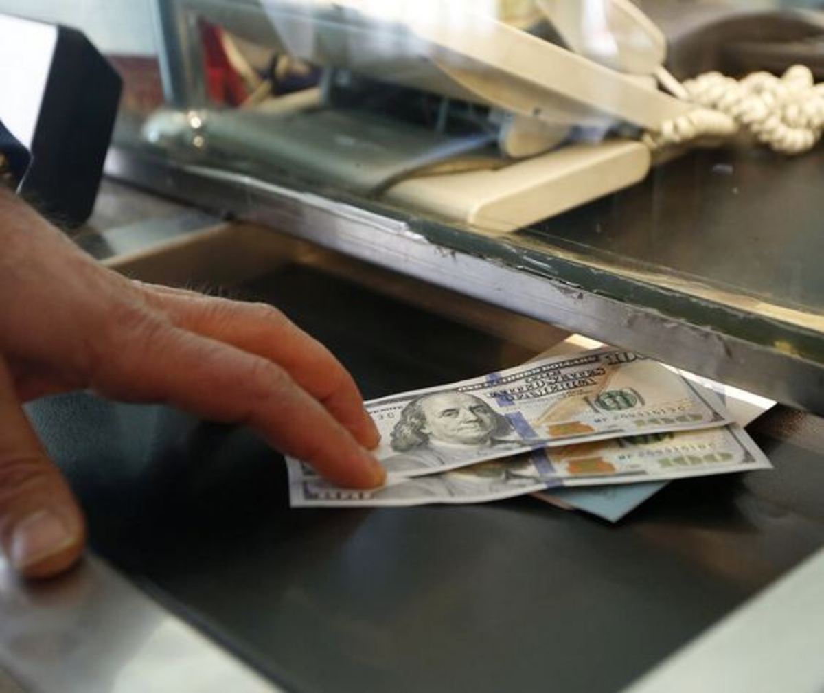 نیاز‌های ارزی خرد متقاضیان تامین می‌شود