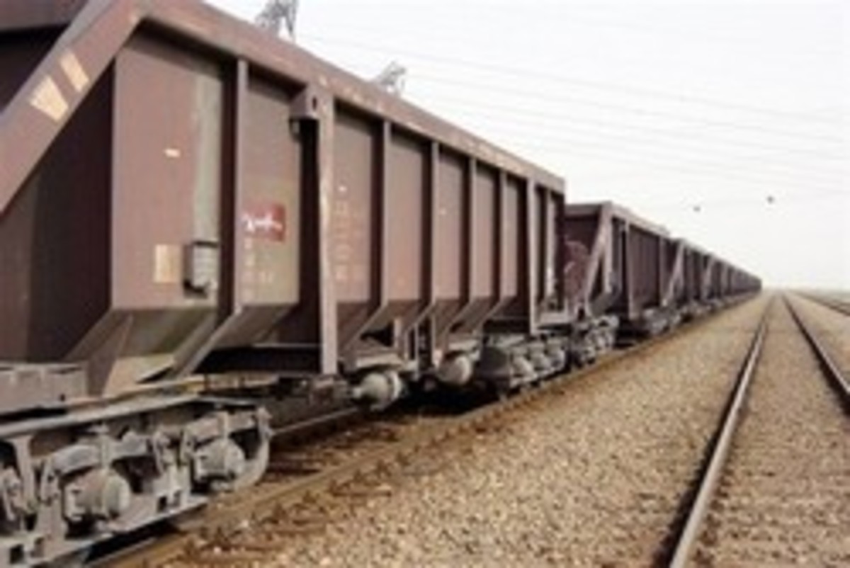 انسداد مقطعی خط آهن جنوب به علت خروج یک واگن باری از خط