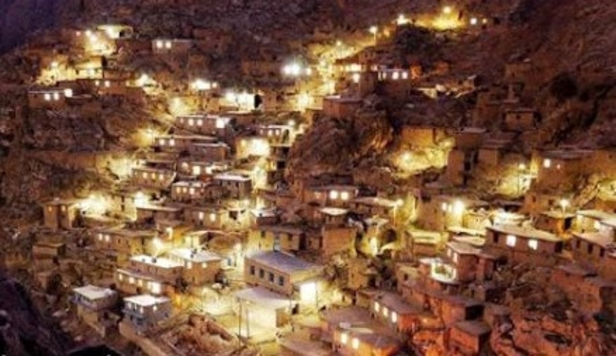 بهسازی شبکه برق ۱۰ هزار روستا تا پایان امسال