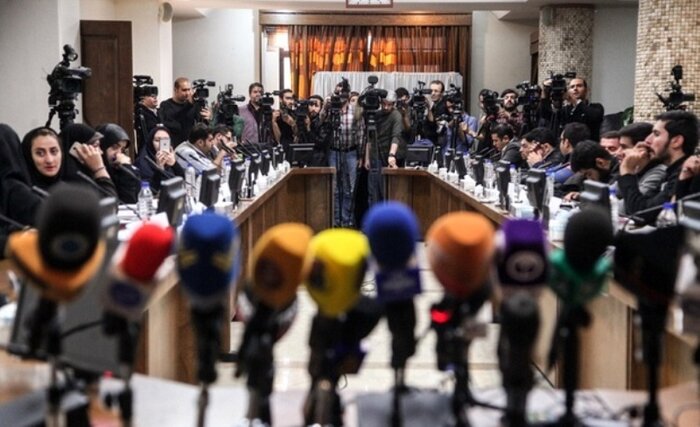 خبرنگاران، ناجیان غرق شده در اقیانوس خبر