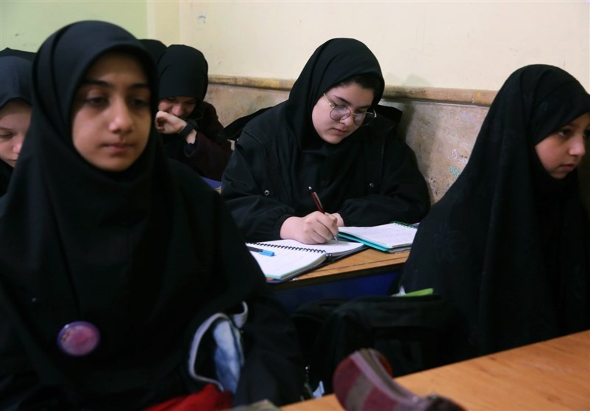 تربیت دانش‌آموزانی ناشی و ناتوان در مهارت خواندن، نوشتن و سخن گفتن!