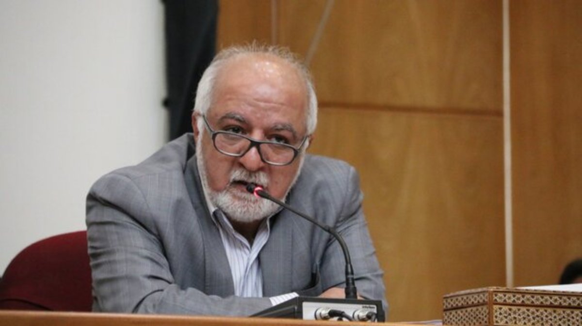 اساس مقابله با کرونا؛ رعایت پروتکل‌ها و واکسیناسیون/ مردم در خانه بمانند
