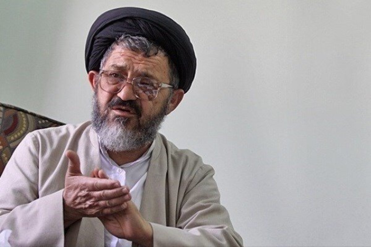 اکرمی: تغییر دولت تنها حلال مشکلات نخواهد بود
