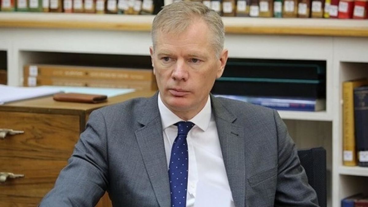 سفیر انگلیس با پایان ماموریتش تهران را ترک می‌کند