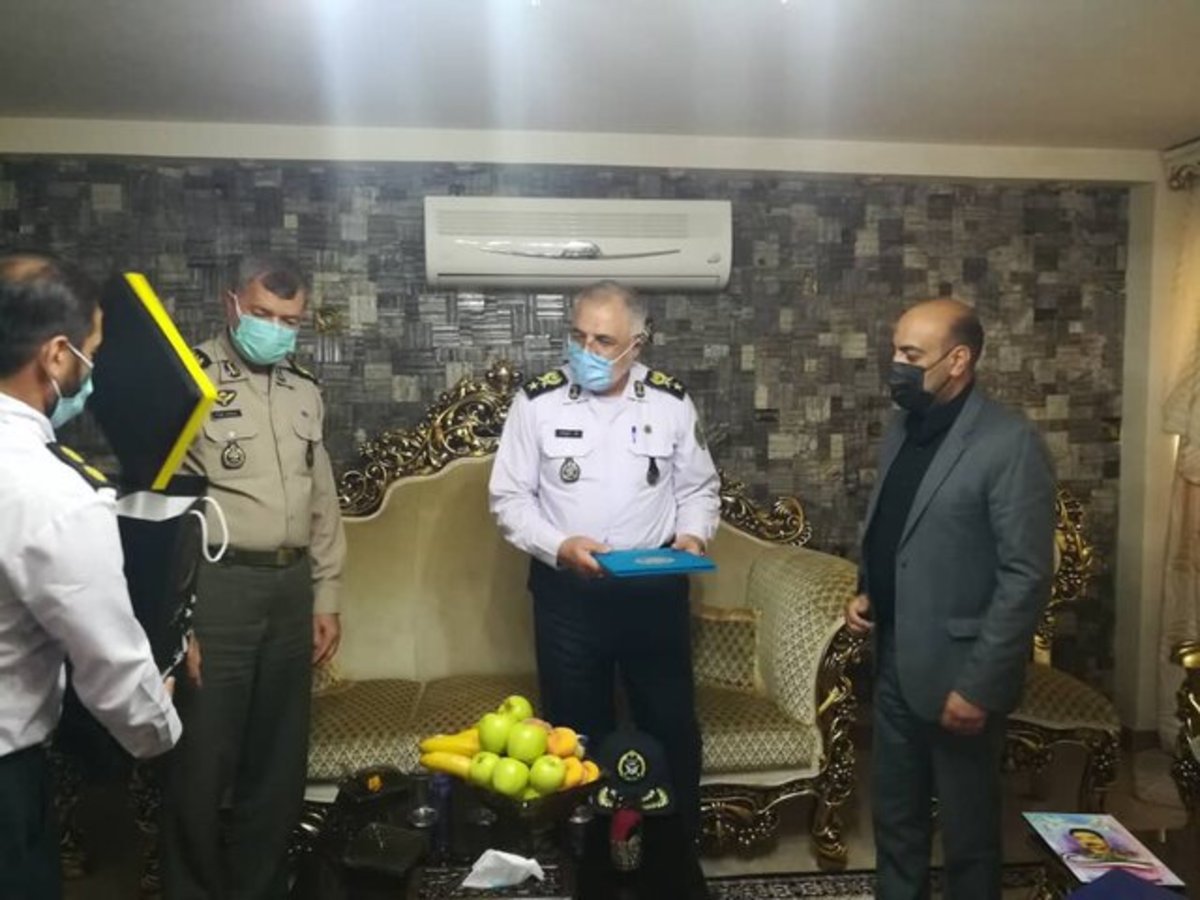 دیدار فرمانده قرارگاه مشترک پدافند هوایی خاتم الانبیاء (ص) با خانواده شهید ابراهیم بیدی