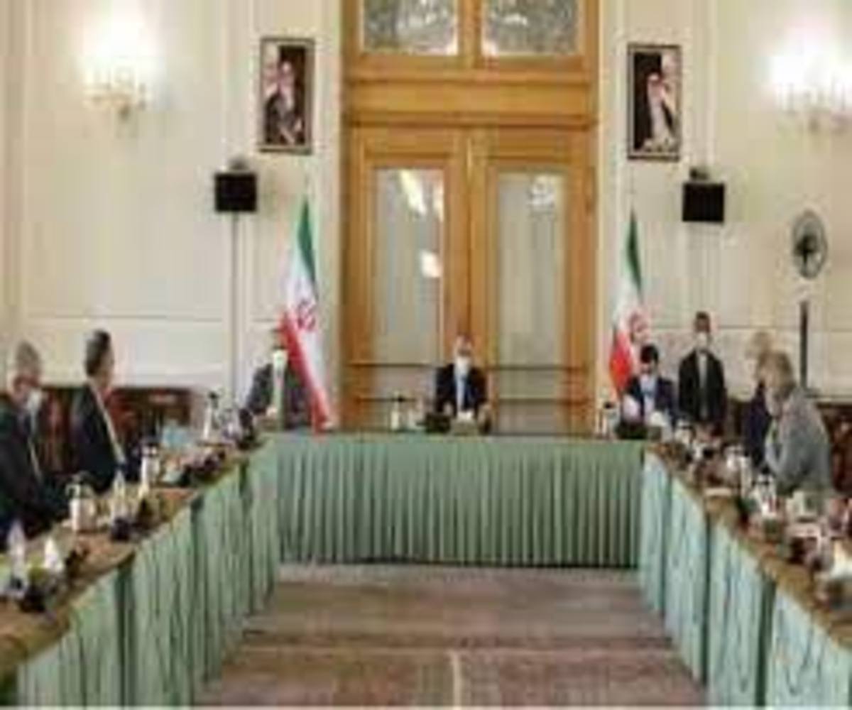 دستور به سفرای ایران برای تامین و ارسال واکسن‌های مورد تایید وزارت بهداشت