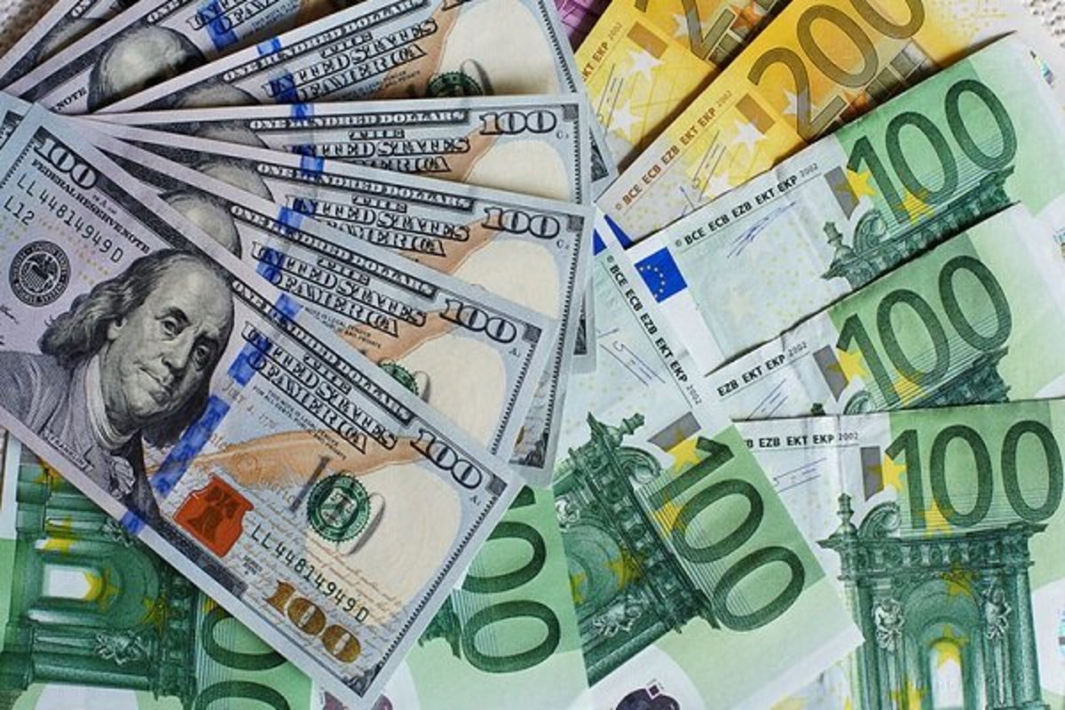 قیمت دلار ۱۵ شهریور ۱۴۰۰ به ۲۶ هزار و ۶۸۶ تومان رسید