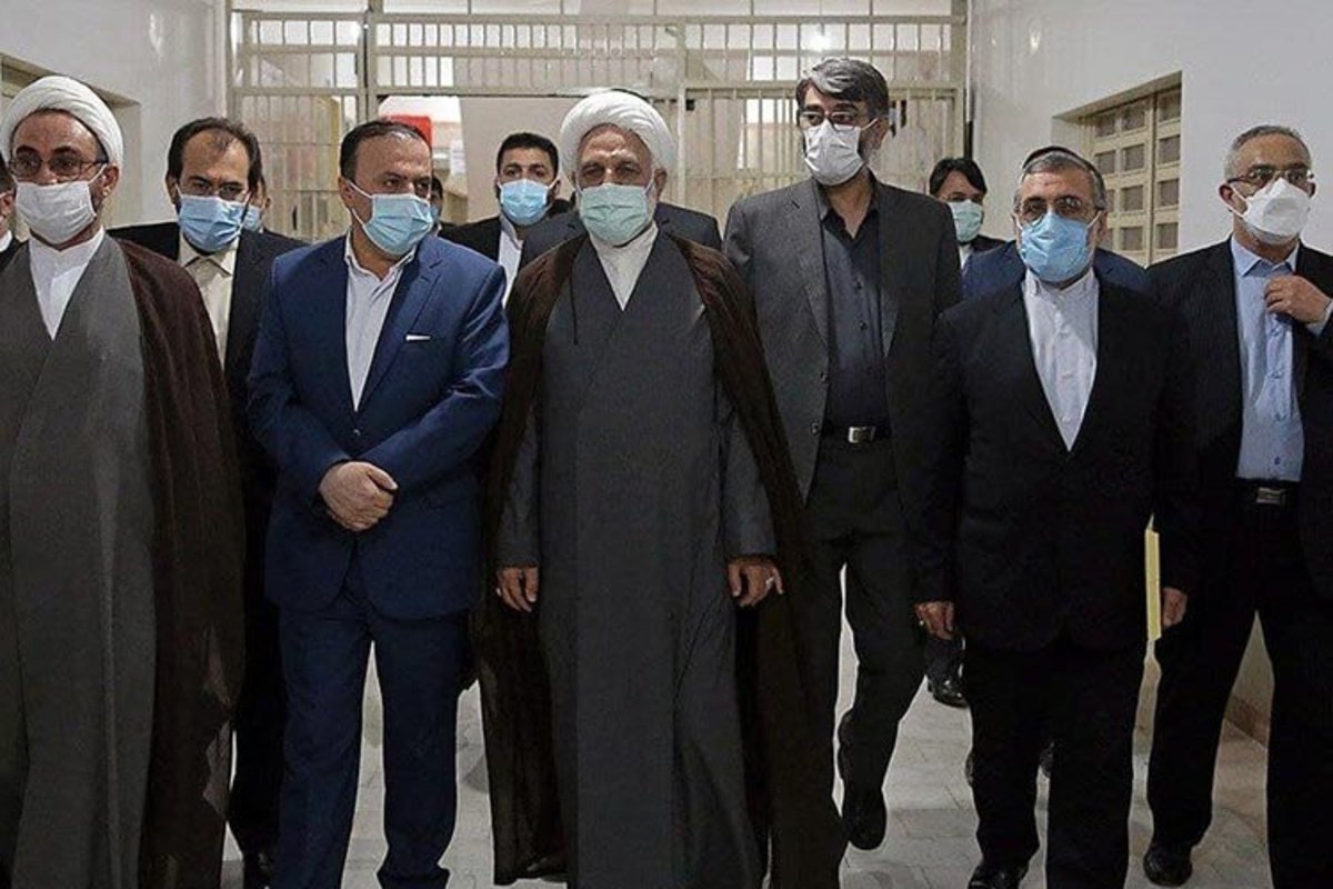 بازدید ۳ ساعته رئیس قوه قضائیه از ندامتگاه دماوند/ گفت‌وگوی چهره به چهره اژه‌ای با زندانیان/ ماموریت ویژه برای رسیدگی به تک تک نامه‌ها