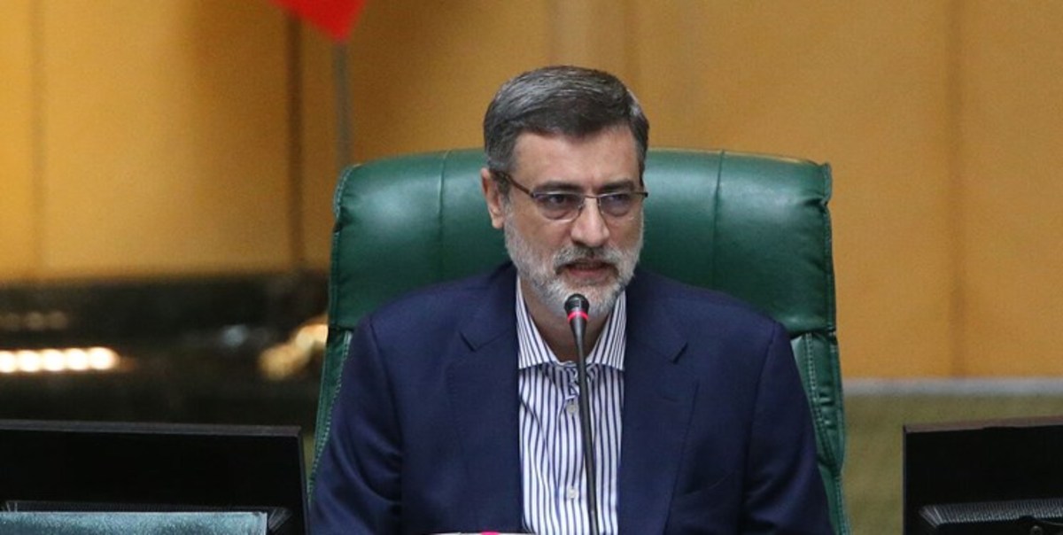 درخواست جمعی از خانواده‌های ایثارگران از مجلس برای «موافقت با استعفای قاضی‌زاده» جهت ریاست بنیاد شهید