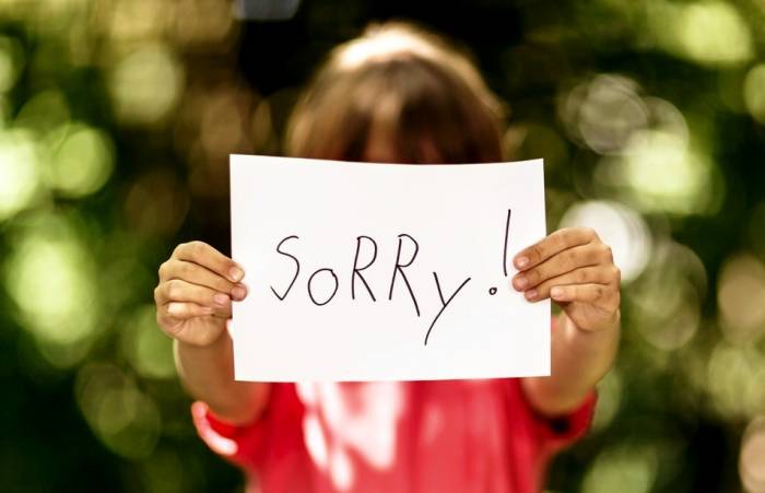 آموزش عذرخواهی به کودکان با شیوه صحیح
