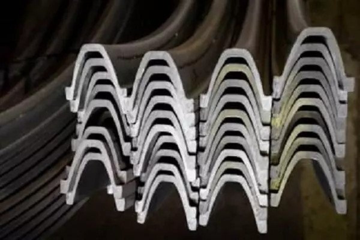 ذوب آهن اصفهان اولین محموله آرک معدن خود را صادر کرد