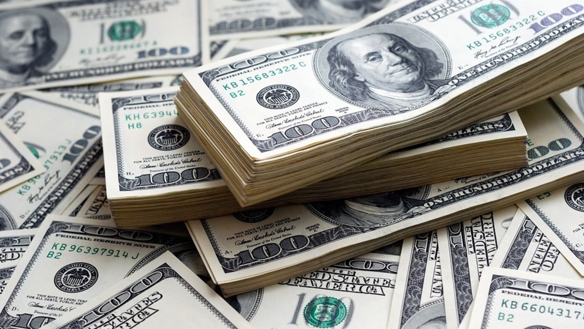 کاهش قیمت دلار و یورو در صرافی‌های بانکی