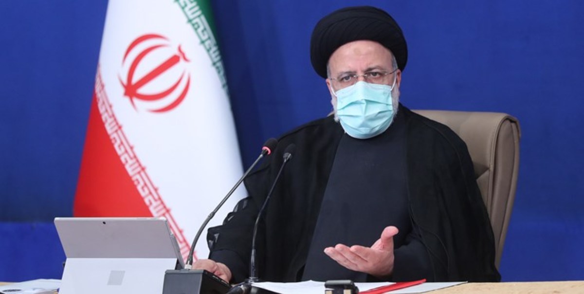 رئیسی: شتاب مضاعف در روند واکسیناسیون گروه‌های مختلف شغلی ضروری است