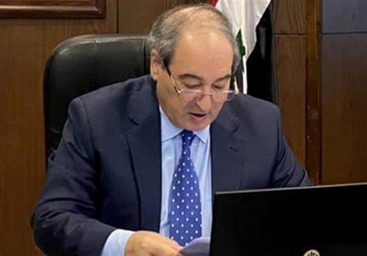 المقداد: ترکیه و آمریکا باید خاک سوریه را ترک کنند/از یک وجب از خاک کشورمان دست نمی‌کشیم