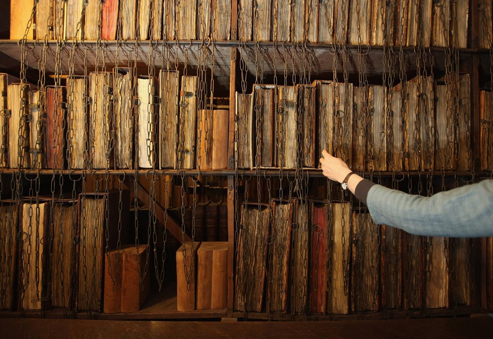 کتاب‌ها در بند، نگاهی به کتابخانه‌های قرون وسطی