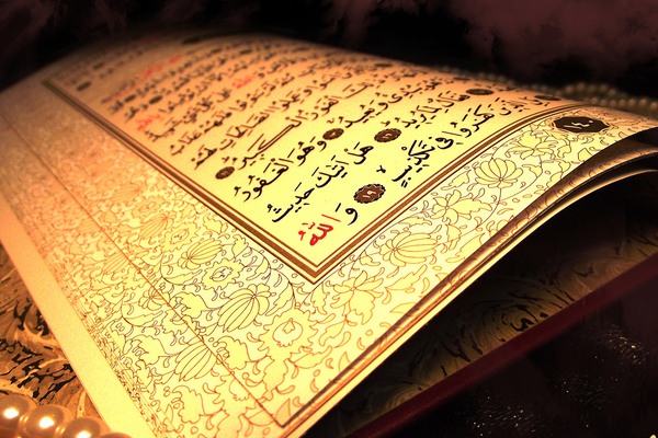 عربی بودن قرآن چه دلیلی دارد؟