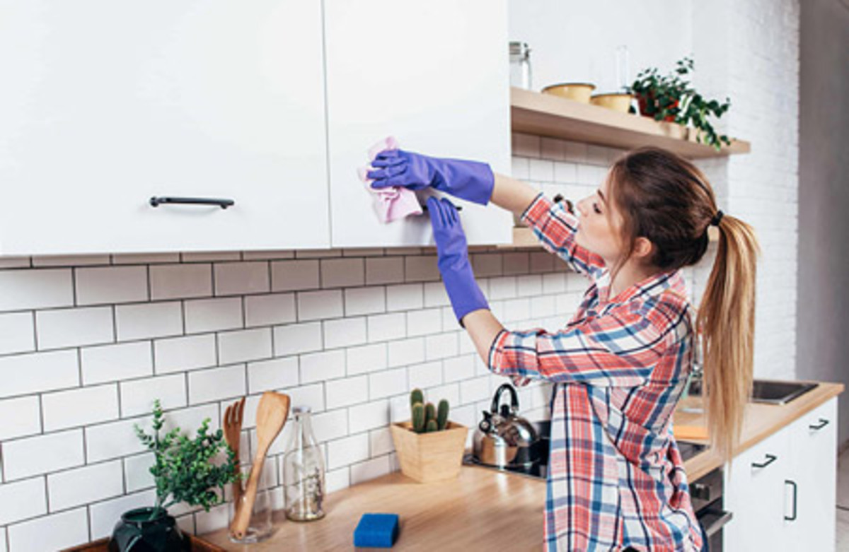 نحوه تمیز کردن کابینت‌های گلاس