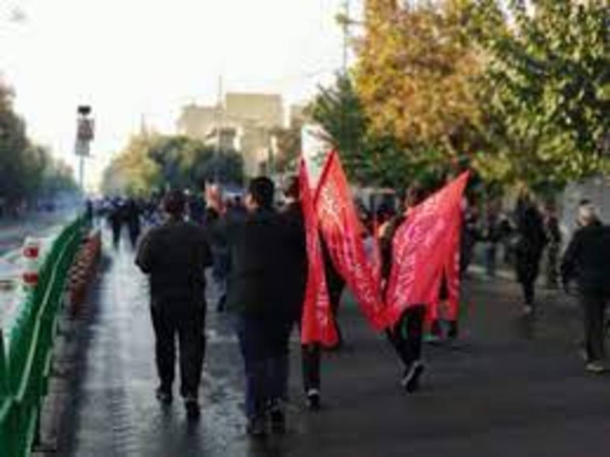 برگزاری همایش جاماندگان اربعین در مسیر میدان فردوسی تا حرم مطهر