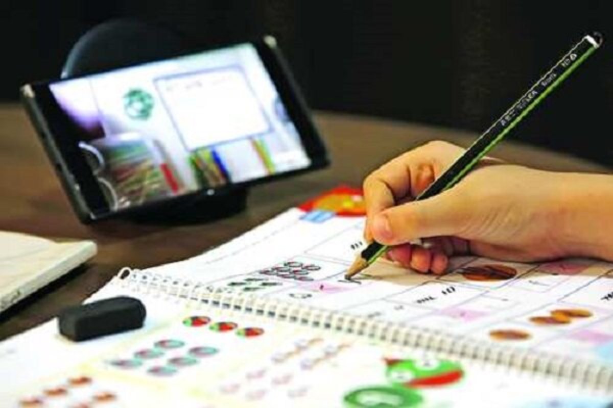 اثر بخشی آموزش حضوری بر کارکرد‌های اجتماعی دانش آموزان
