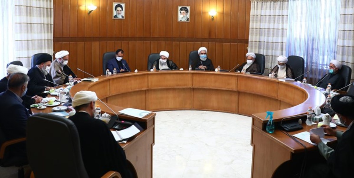 کمیسیون اقتصادی مجلس خبرگان با حضور وزیر اقتصاد مشکلات معیشتی را بررسی کرد