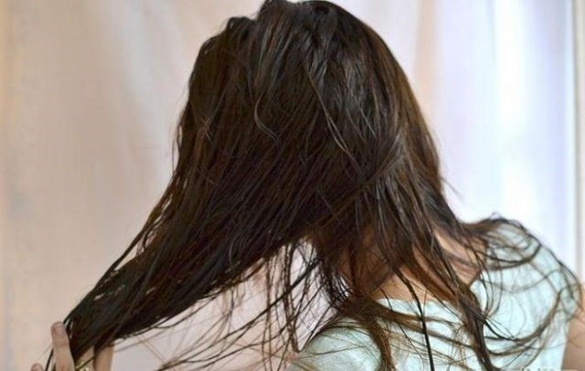 اگر این ۷ عادت‌ را دارید برای همیشه با مو‌های خود خداحافظی کنید!