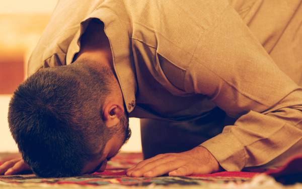 دستور خواندن نماز زیارت به شکل صحیح